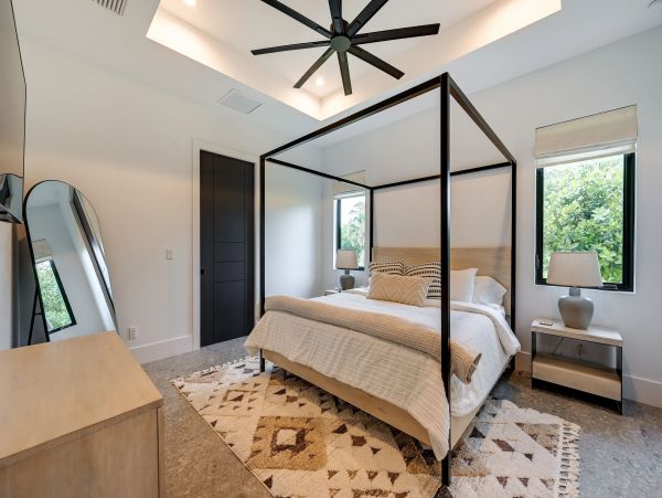 Modern Naples 3 Bedroom Vacation Rental Sleeps 8 Guests