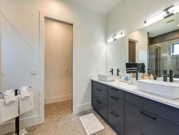 Modern Naples 3 Bedroom Vacation Rental Sleeps 8 Guests