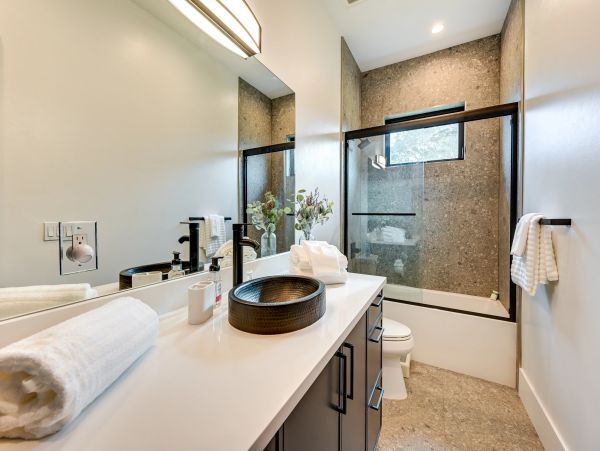 Modern Naples 3 Bedroom Vacation Rental Sleeps 8 Guests