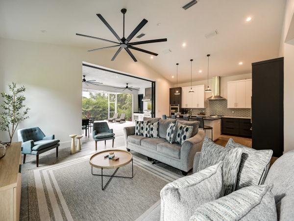 Modern Naples 3 Bedroom Vacation Rental Sleeps 8 Guests