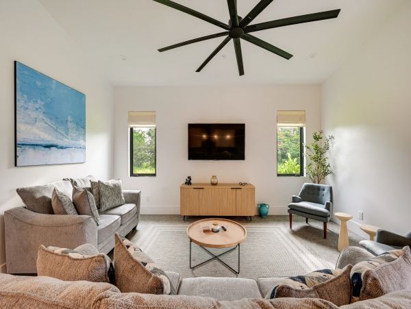 Modern Naples 3 Bedroom Vacation Rental Sleeps 8 Guests