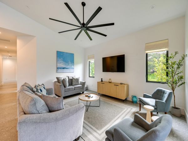 Modern Naples 3 Bedroom Vacation Rental Sleeps 8 Guests