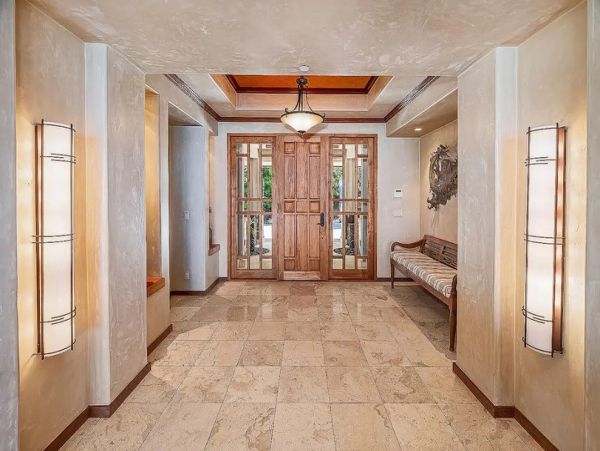 Luxury Hawaiian Vacation Home with 3 Bedrooms Drive to Beach