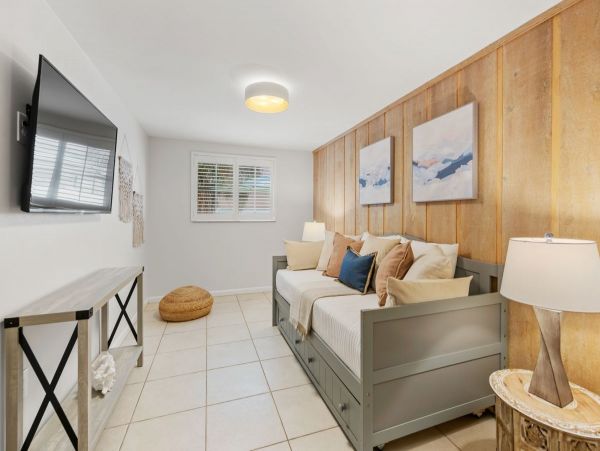 Short Walk to Beach Lido Key Vacation Duplex Two Bedroom