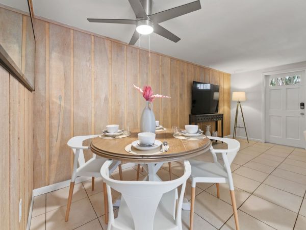 Short Walk to Beach Lido Key Vacation Duplex Two Bedroom