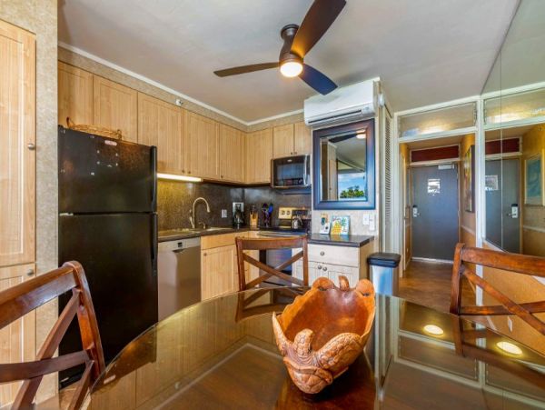 Oceanfront Two Bedroom Vacation Rental in Wailea Sleeps 4