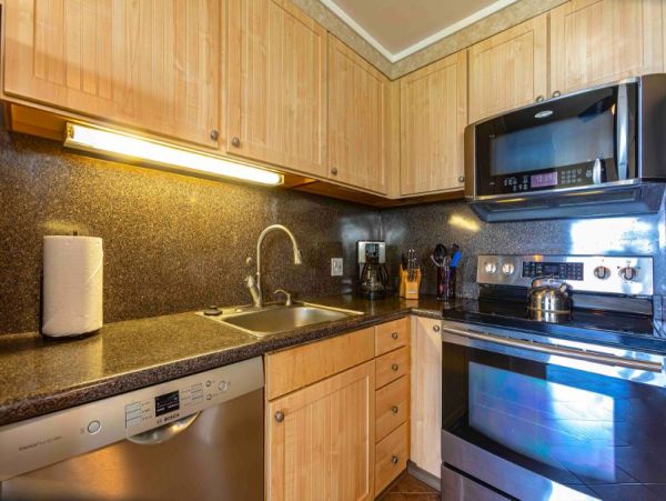 Oceanfront Two Bedroom Vacation Rental in Wailea Sleeps 4
