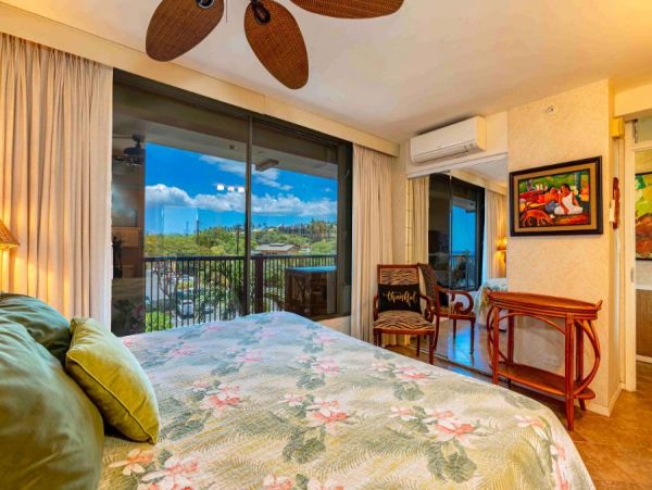 Oceanfront Two Bedroom Vacation Rental in Wailea Sleeps 4