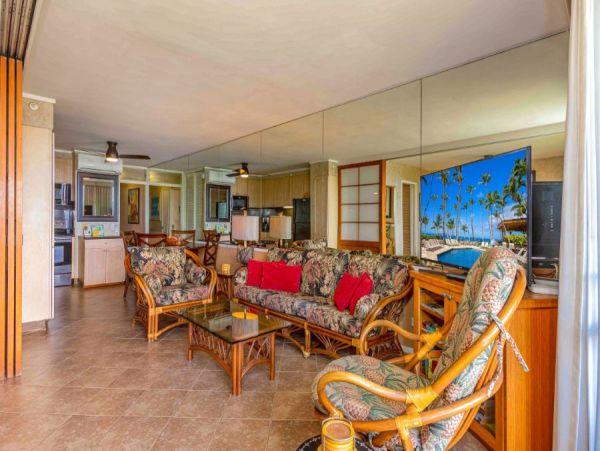 Oceanfront Two Bedroom Vacation Rental in Wailea Sleeps 4