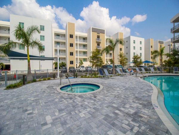 Sarasota Vacation Condo One Bedroom Communal Pool