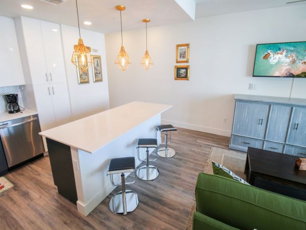 Sarasota Vacation Condo One Bedroom Communal Pool