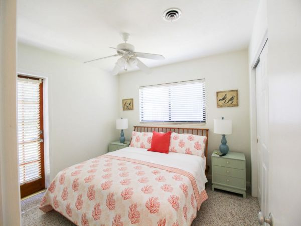 Lovely 2 Bedroom Vacation Rental in Sarasota Drive to Beach