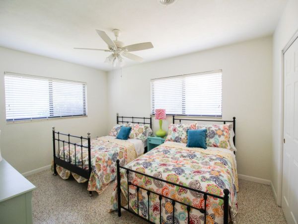 Lovely 2 Bedroom Vacation Rental in Sarasota Drive to Beach