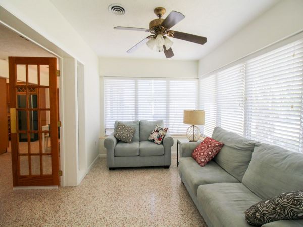 Lovely 2 Bedroom Vacation Rental in Sarasota Drive to Beach