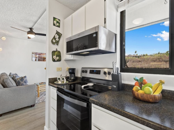 Maui One Bedroom Condo Five Mins Stroll onto Sandy Beach