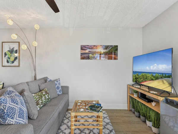 Maui One Bedroom Condo Five Mins Stroll onto Sandy Beach