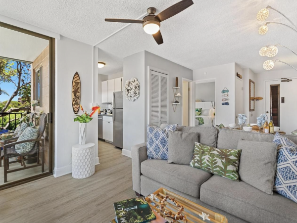 Maui One Bedroom Condo Five Mins Stroll onto Sandy Beach