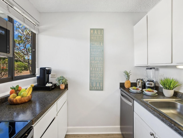 Maui One Bedroom Condo Five Mins Stroll onto Sandy Beach