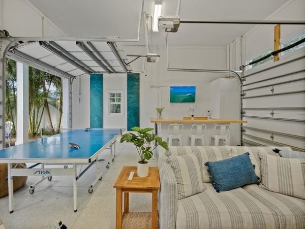Four Bedroom Beachfront Vacation Home in Anna Maria