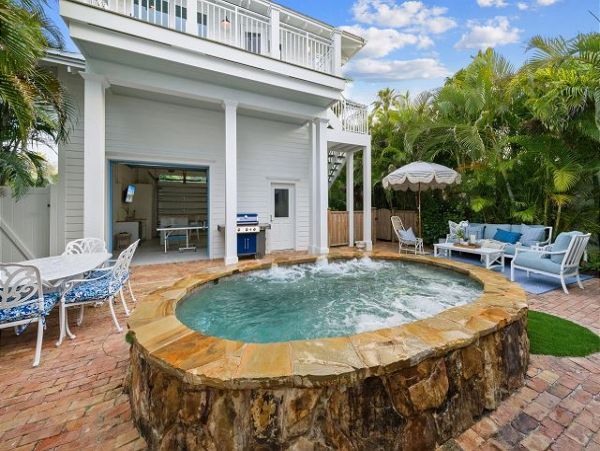 Four Bedroom Beachfront Vacation Home in Anna Maria