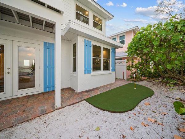 Four Bedroom Beachfront Vacation Home in Anna Maria
