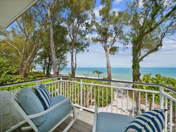Four Bedroom Beachfront Vacation Home in Anna Maria