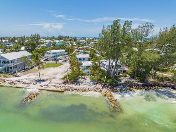 Four Bedroom Beachfront Vacation Home in Anna Maria