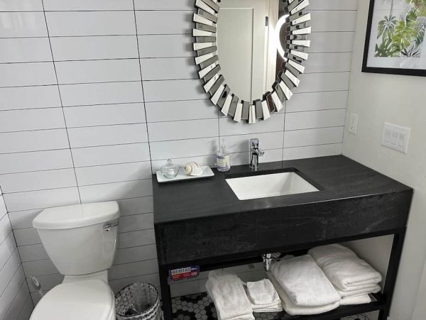 Charming One Bedroom One Bath Vacation Condo Downtown Sarasota