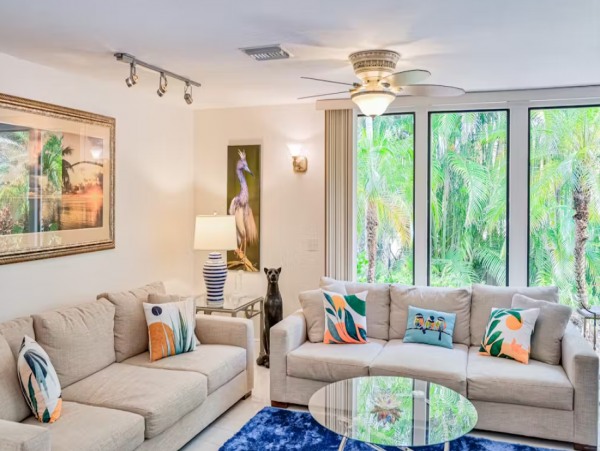 Tropical Retreat with 4 Bedrooms in Naples
