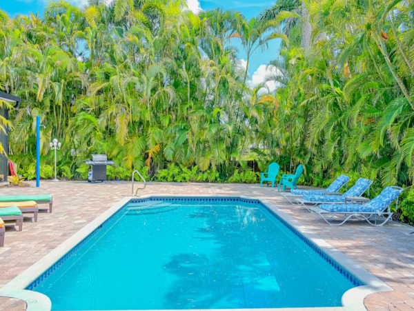 Tropical Retreat with 4 Bedrooms in Naples