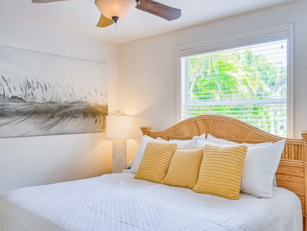 Tropical Retreat with 4 Bedrooms in Naples