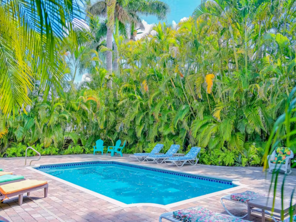 Tropical Retreat with 4 Bedrooms in Naples