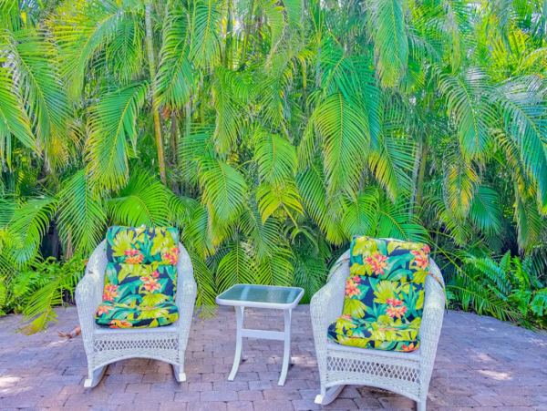 Tropical Retreat with 4 Bedrooms in Naples