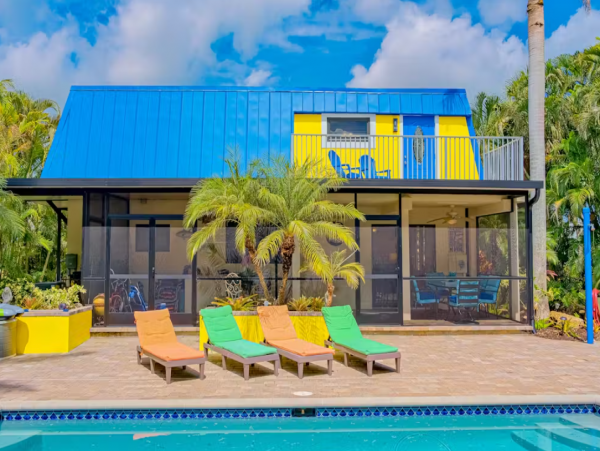 Tropical Retreat with 4 Bedrooms in Naples