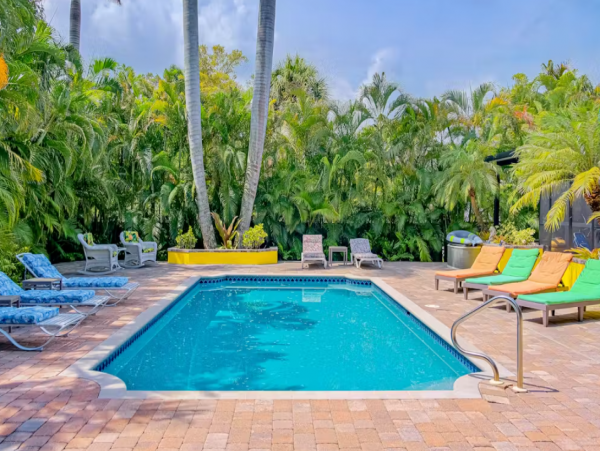 Tropical Retreat with 4 Bedrooms in Naples