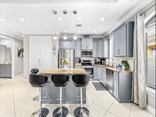 Naples Four Bedroom Lovely Rental Close to Beaches
