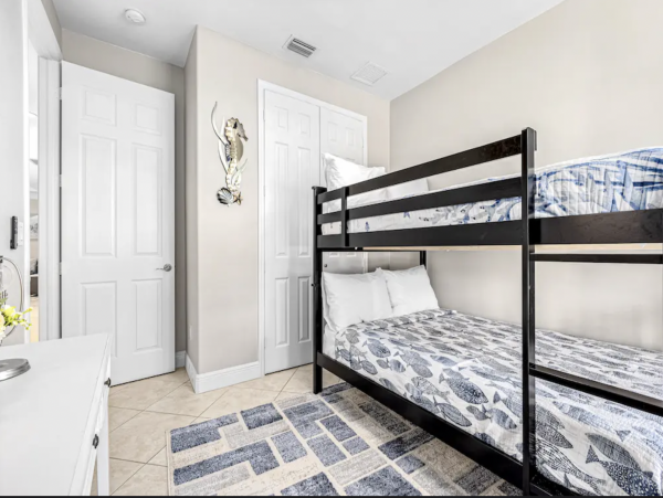 Naples Four Bedroom Lovely Rental Close to Beaches