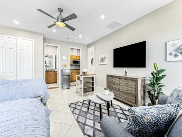Naples Four Bedroom Lovely Rental Close to Beaches