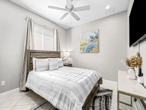 Naples Four Bedroom Lovely Rental Close to Beaches