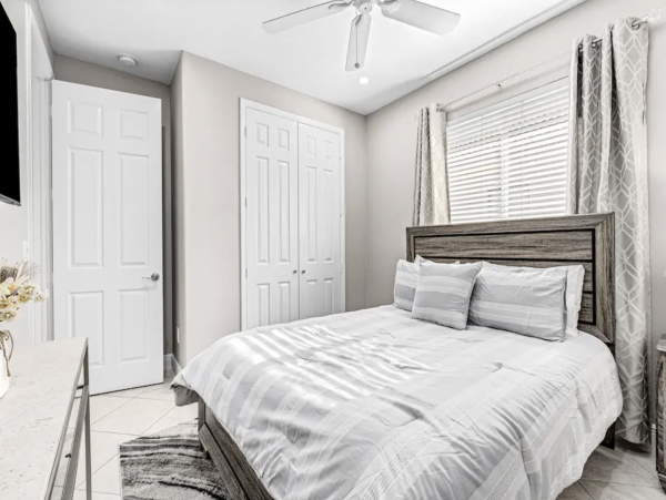 Naples Four Bedroom Lovely Rental Close to Beaches