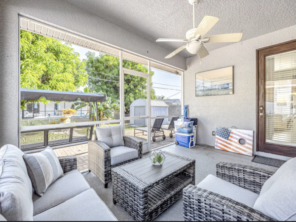 Naples Four Bedroom Lovely Rental Close to Beaches
