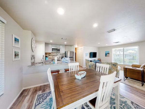 Anna Maria Beautiful 2nd Floor Condo 2 Bedroom Steps to Beach