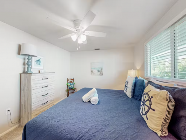 Anna Maria Beautiful 2nd Floor Condo 2 Bedroom Steps to Beach