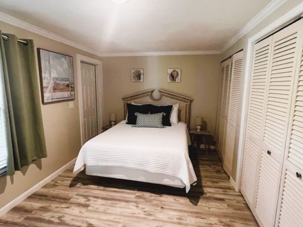 Holmes Beach Vacation Duplex Two Bedroom Walk to Beach