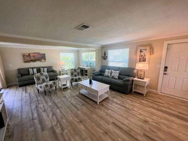 Holmes Beach Vacation Duplex Two Bedroom Walk to Beach
