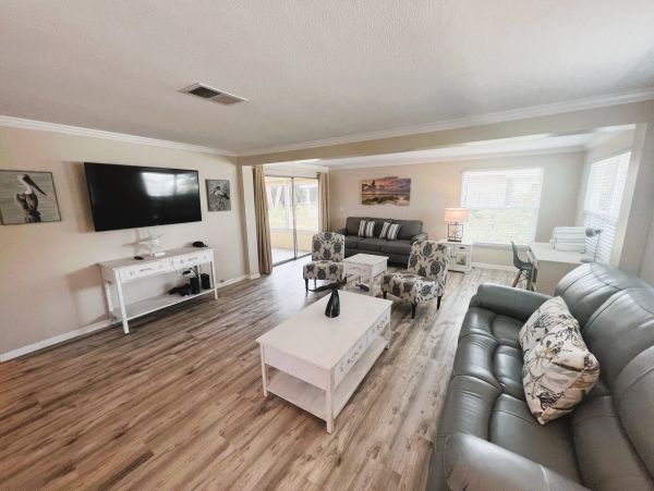 Holmes Beach Vacation Duplex Two Bedroom Walk to Beach