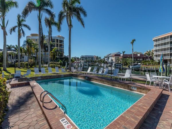 Lovely 2 Bedroom Vacation Condo in Marco Island