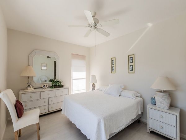 Lovely 2 Bedroom Vacation Condo in Marco Island