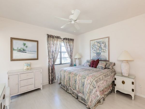 Lovely 2 Bedroom Vacation Condo in Marco Island