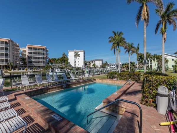 Lovely 2 Bedroom Vacation Condo in Marco Island